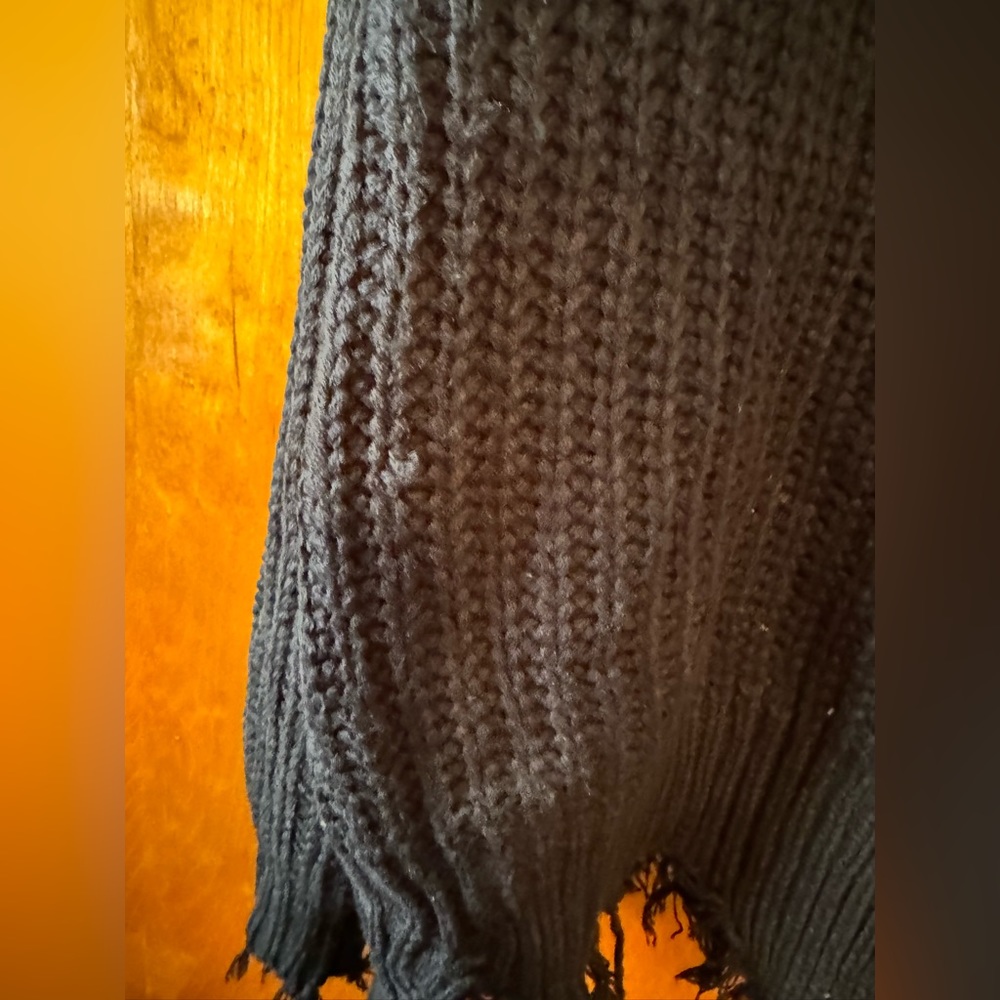 Main Strip Black Fringe V-Neck Sweater - Picture 5 of 5